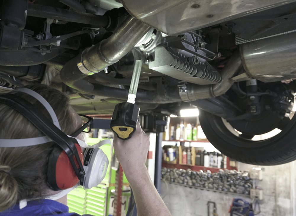 Dry Ice Blasting Improves Cleaning of BMW Undercarriage